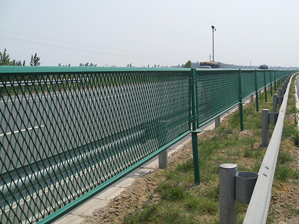 高速公路防眩網(wǎng)圖片4 高速公路防眩網(wǎng)圖片4