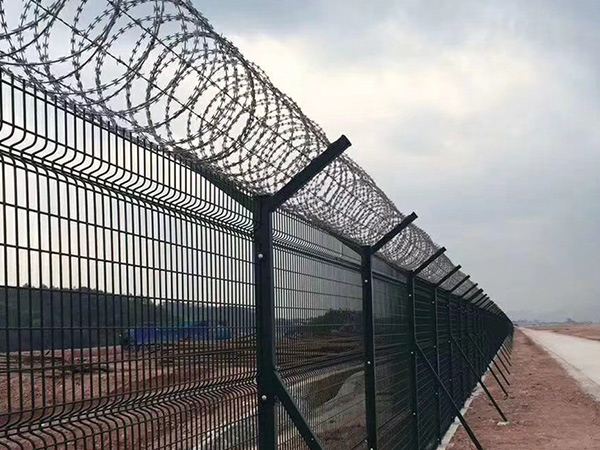 機(jī)場(chǎng)鋼筋網(wǎng)圍界圖片4 機(jī)場(chǎng)鋼筋網(wǎng)圍界圖片4