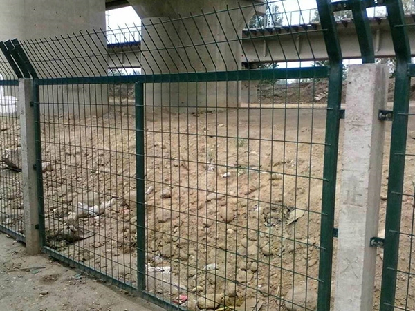 鐵路防護(hù)柵欄圖片3 鐵路防護(hù)柵欄圖片3