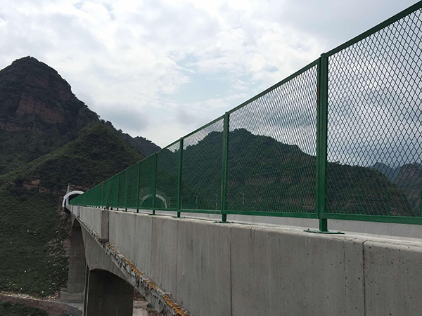 橋梁防拋網(wǎng)圖片3 橋梁防拋網(wǎng)圖片3