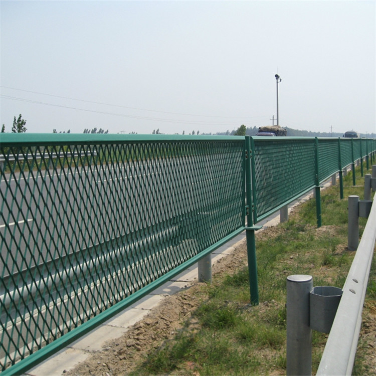 高速公路護欄網(wǎng)案例展示圖片4 高速公路護欄網(wǎng)案例展示圖片4