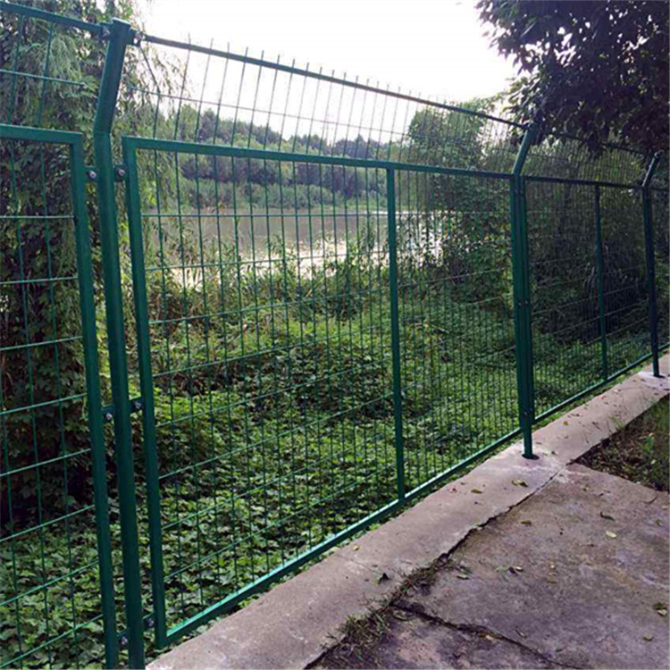 公路護(hù)欄網(wǎng)案例展示圖片3 公路護(hù)欄網(wǎng)案例展示圖片3