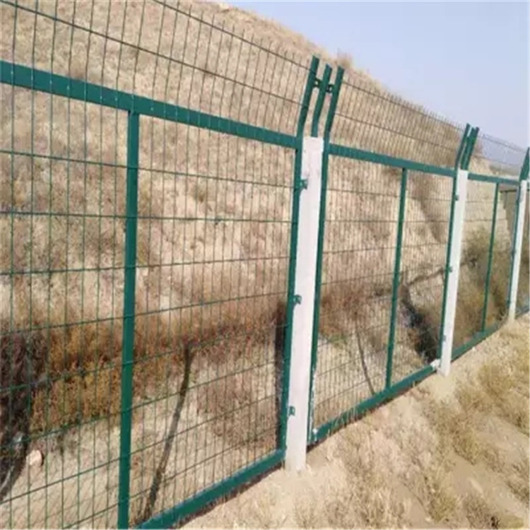 鐵路防護(hù)柵欄案例展示圖片4 鐵路防護(hù)柵欄案例展示圖片4