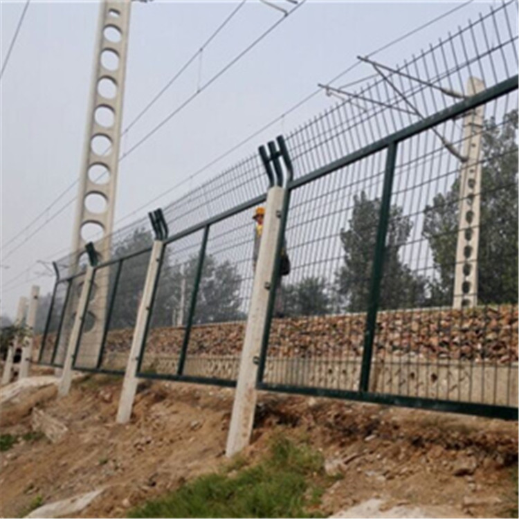 鐵路防護(hù)柵欄案例展示圖片4 鐵路防護(hù)柵欄案例展示圖片4