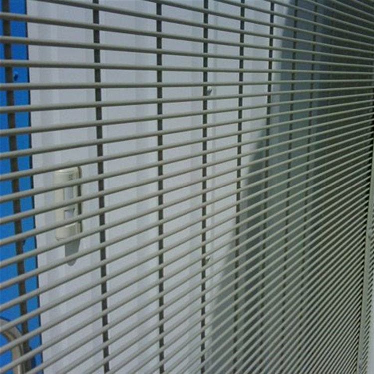 密紋護(hù)欄網(wǎng)358案例展示圖片4 密紋護(hù)欄網(wǎng)358案例展示圖片4