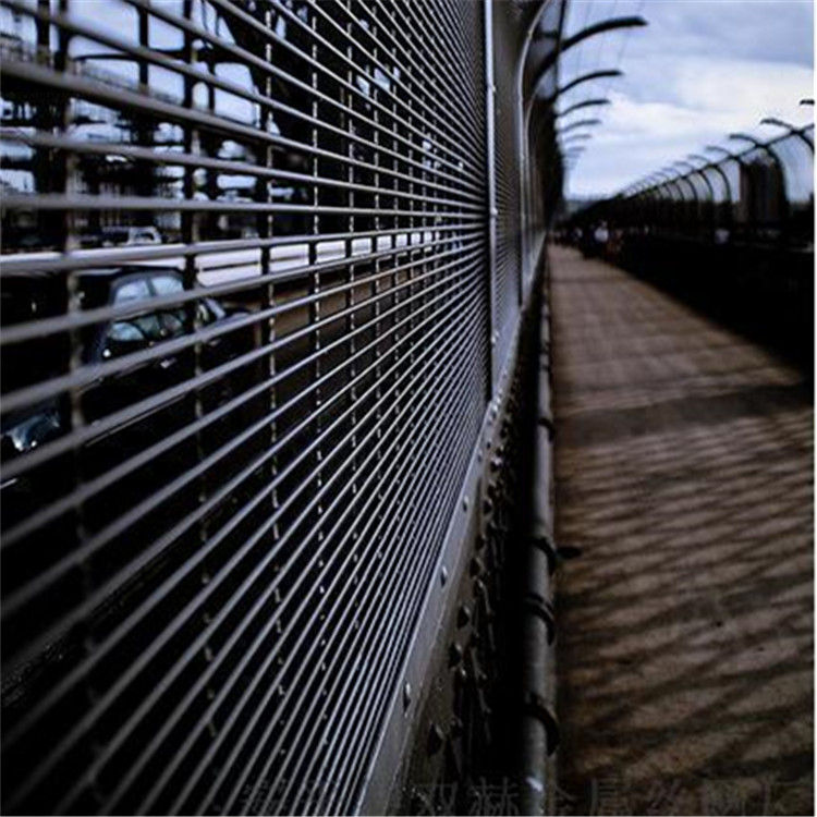 358防攀爬護(hù)欄網(wǎng)案例展示圖片3 358防攀爬護(hù)欄網(wǎng)案例展示圖片3