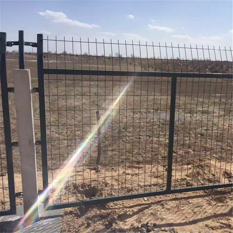 鐵路防護(hù)柵欄案例展示圖片1 鐵路防護(hù)柵欄案例展示圖片1