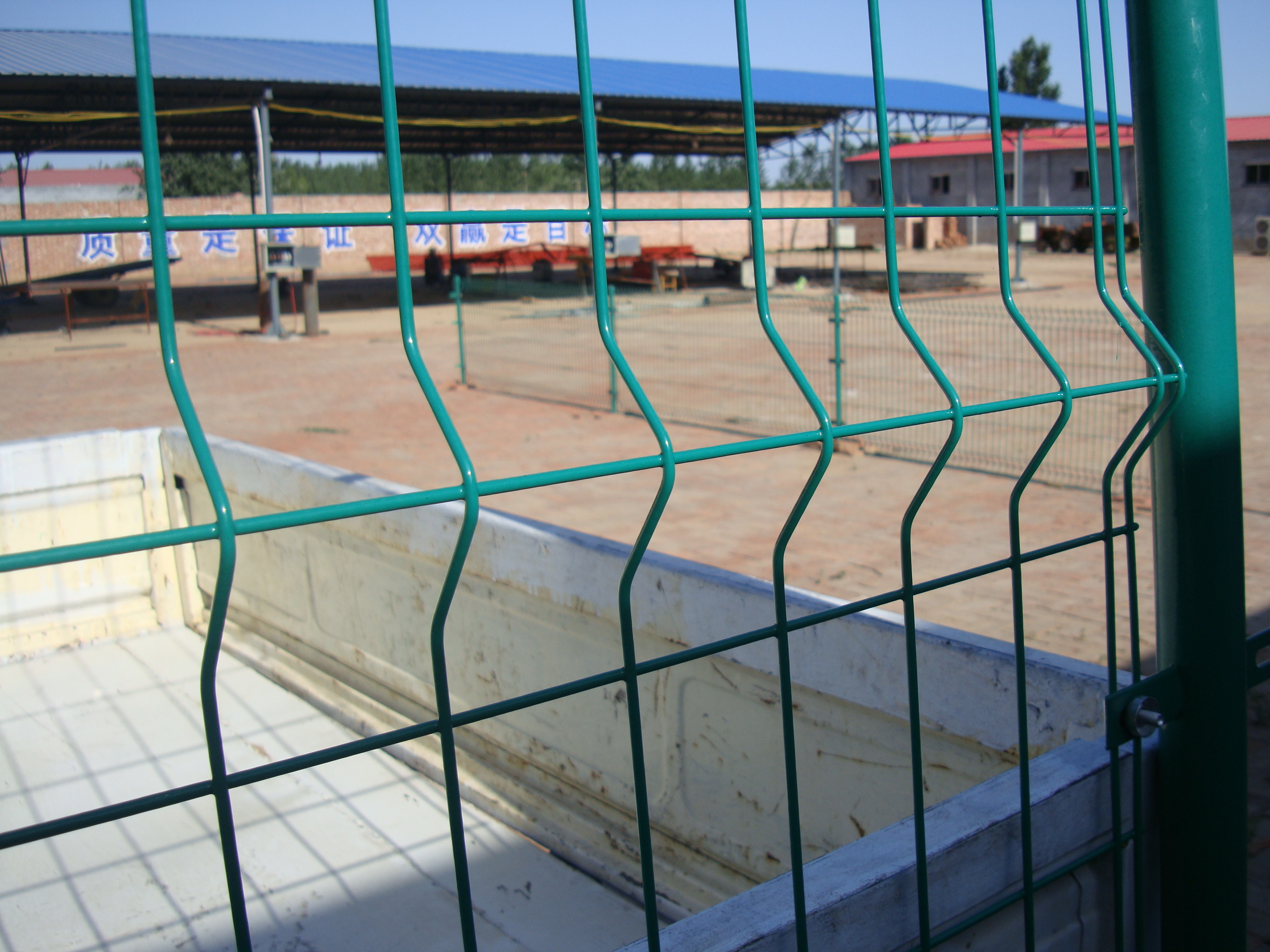 公路護(hù)欄網(wǎng)圖片3